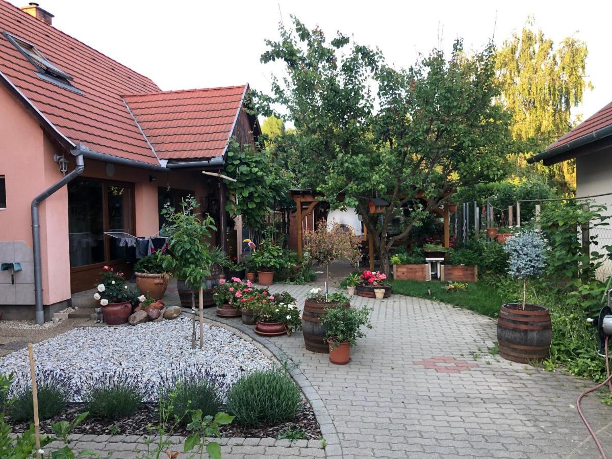 Valentin Vendeghaz Hotel Балатонлеле Екстериор снимка