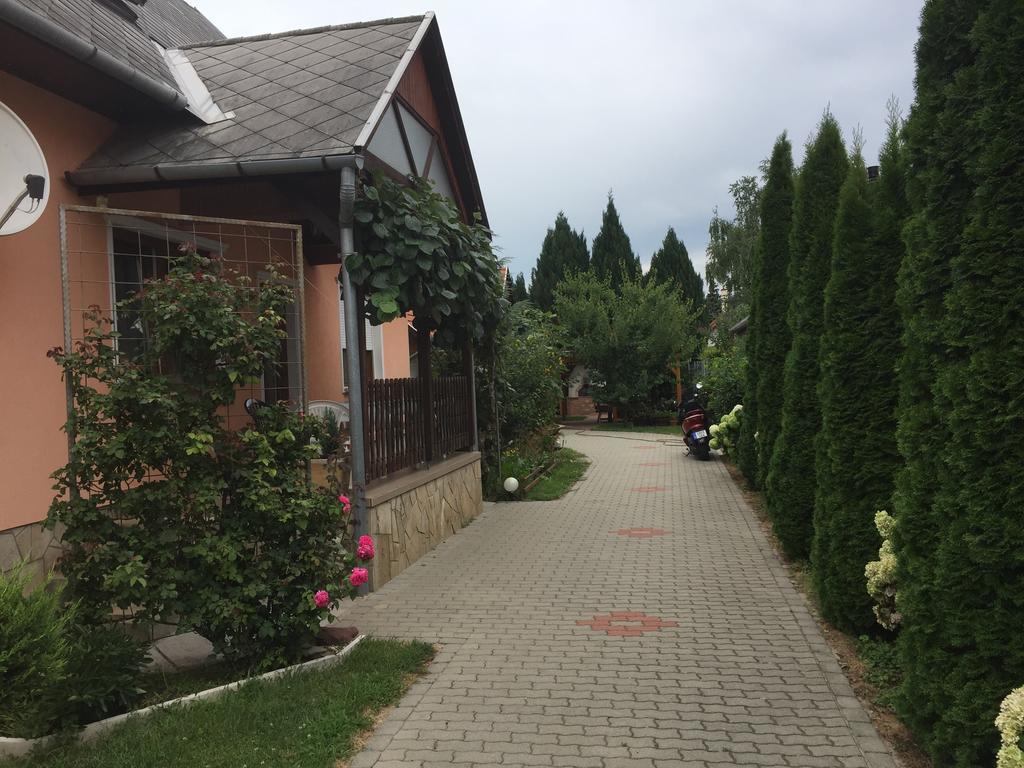 Valentin Vendeghaz Hotel Балатонлеле Екстериор снимка