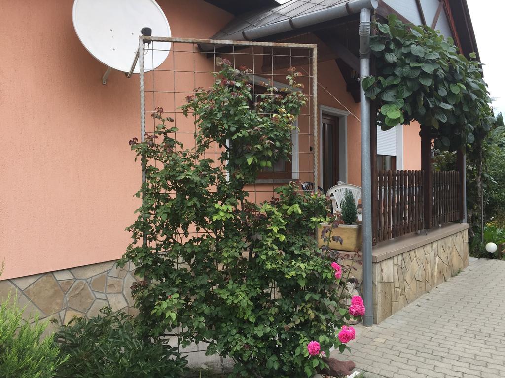 Valentin Vendeghaz Hotel Балатонлеле Екстериор снимка